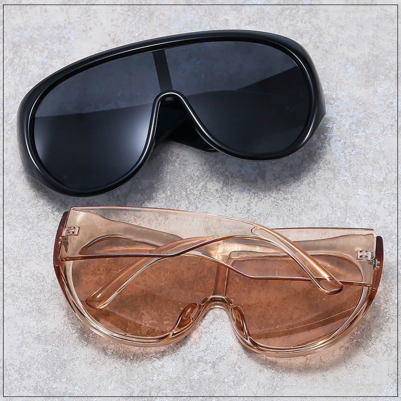 Women's oversized sunglasses in a modern design with UV protection Bowlift