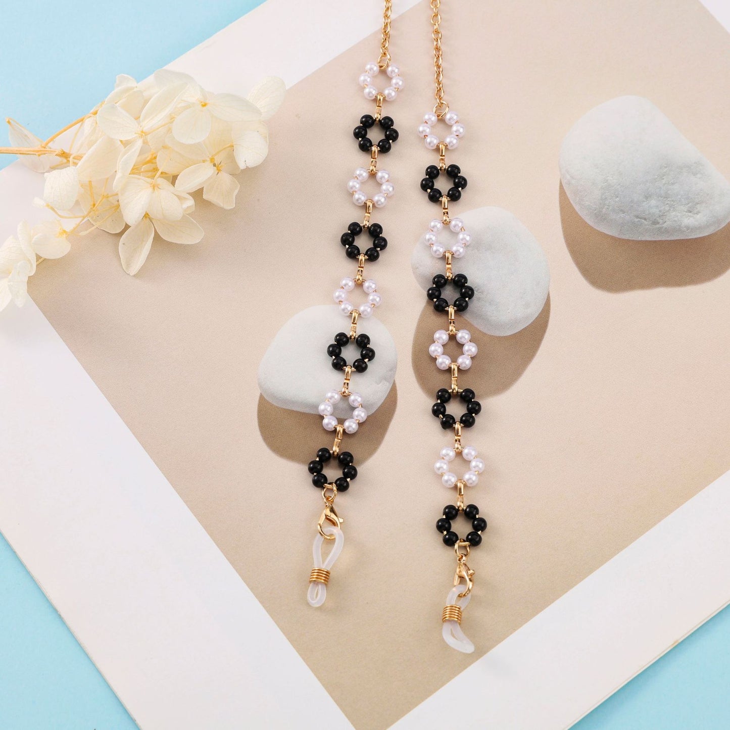Elegant Beaded Eyewear Chain Acalora