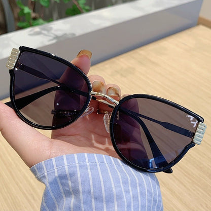 Women's Cat-Eye Sunglasses with Elegant Accentuated Lenses Bowlift