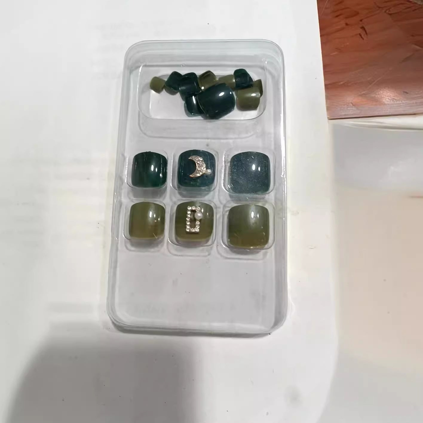 Decorative Press-On Nail Set with Gemstone Accents Acalora