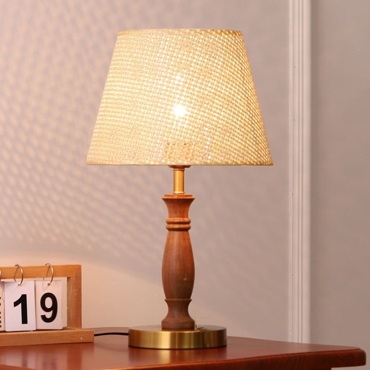 Elegant Textured Table Lamp