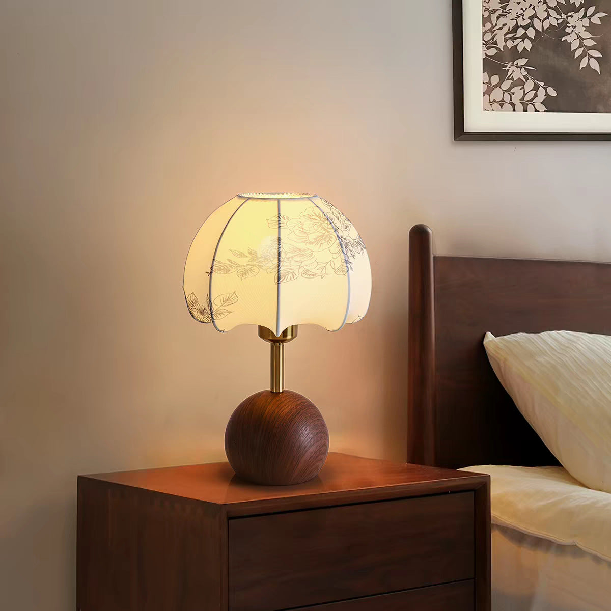 Elegant Floral Design Table Lamp