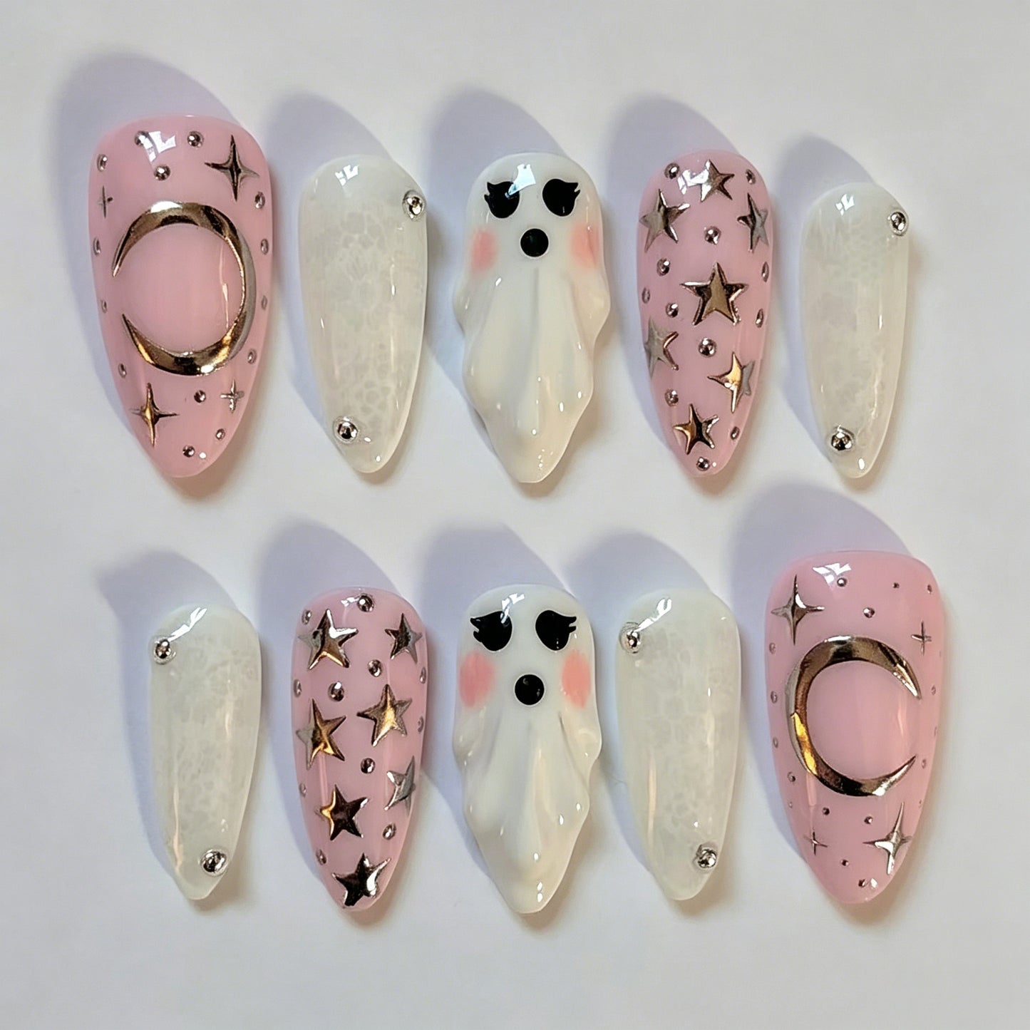 Artistic Halloween-Themed Press-On Nail Set Acalora