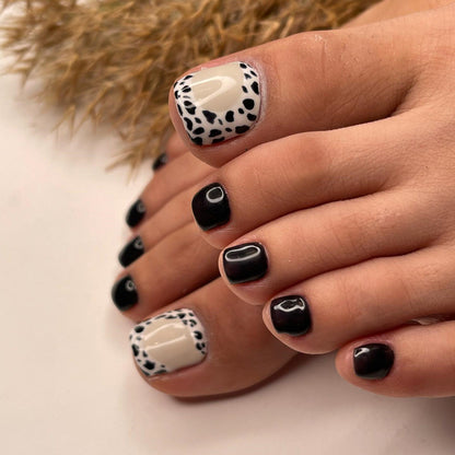 Stylish animal print artificial nails Acalora