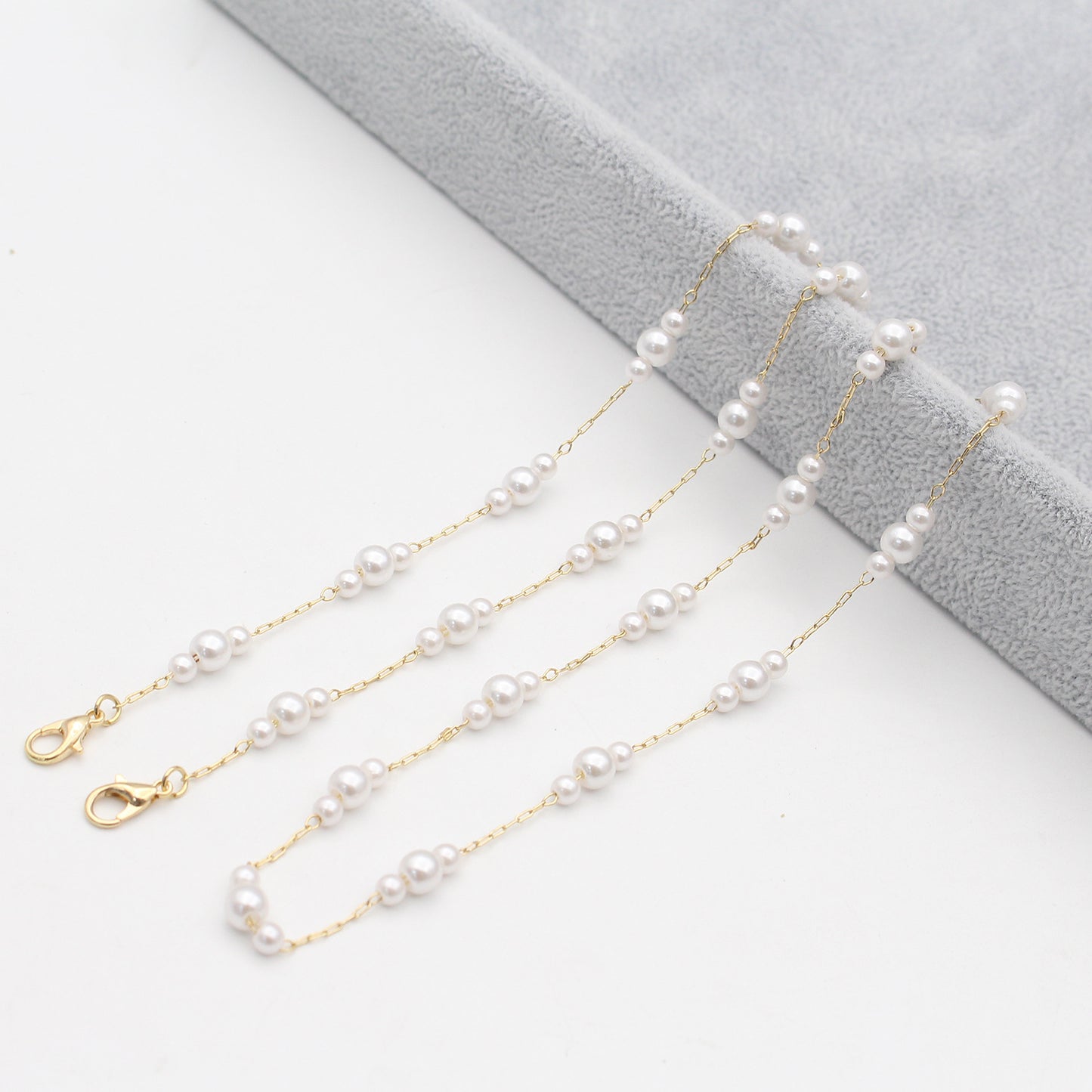 Pearl-Accented Eyewear Chain Acalora