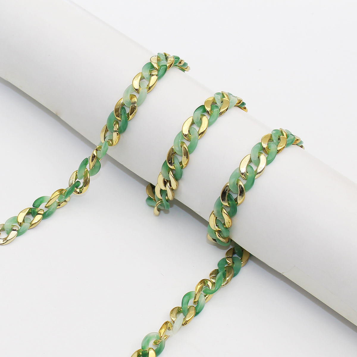 Stylish Chain Eyewear Holder Acalora