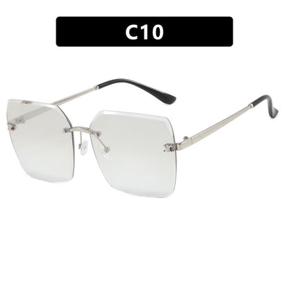 Women's square sunglasses in a modern design with a delicate metal frame Karnz