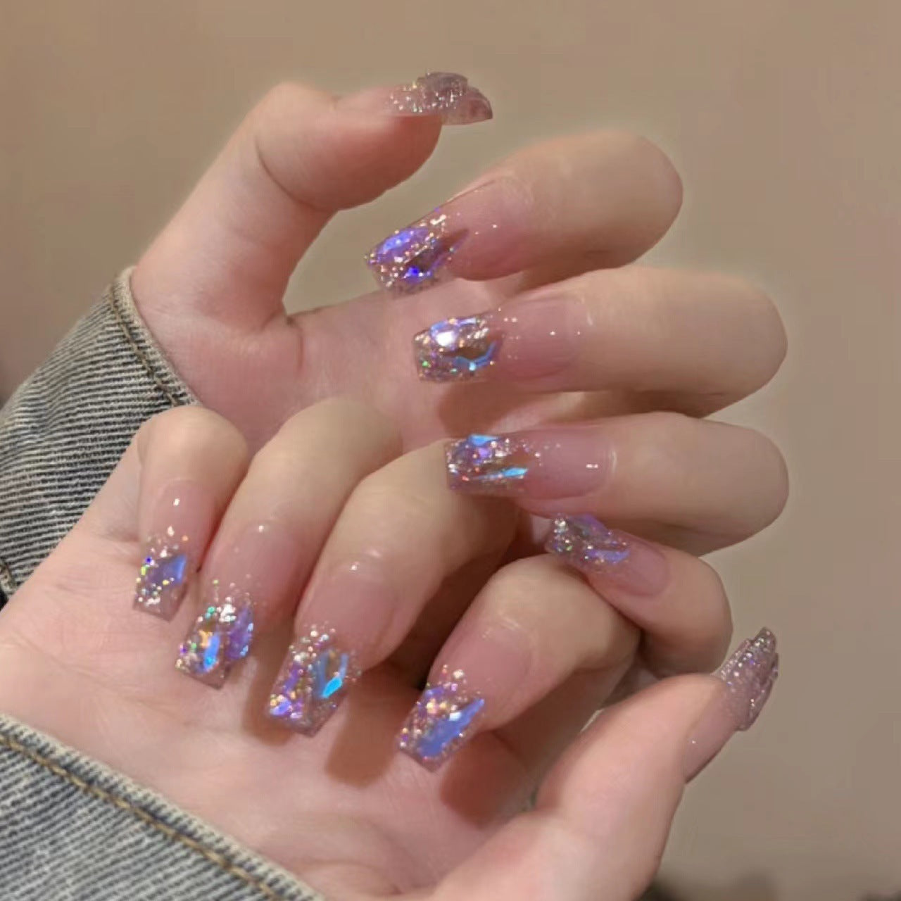 Artificial nail set with glamorous glitter accents and elegant elements Acalora