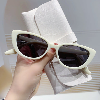 Ladies Cat-Eye Sunglasses with elegant, rimless design Bowlift