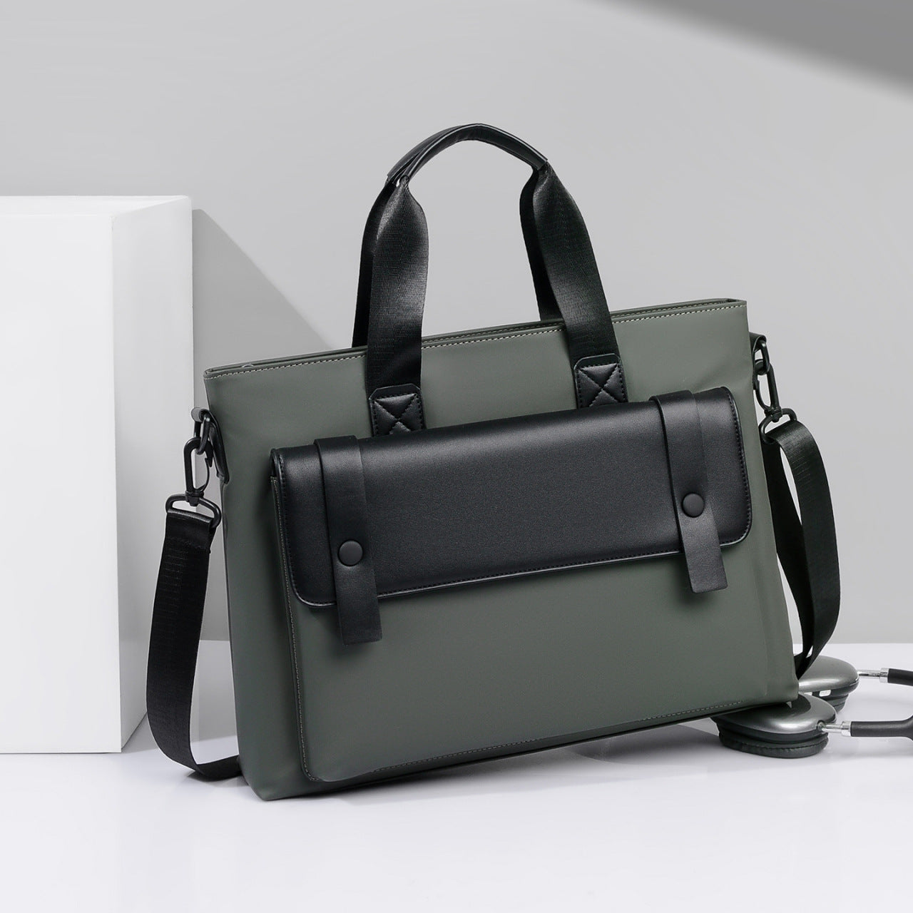 Versatile Multi-Compartment rk Tote Acalora
