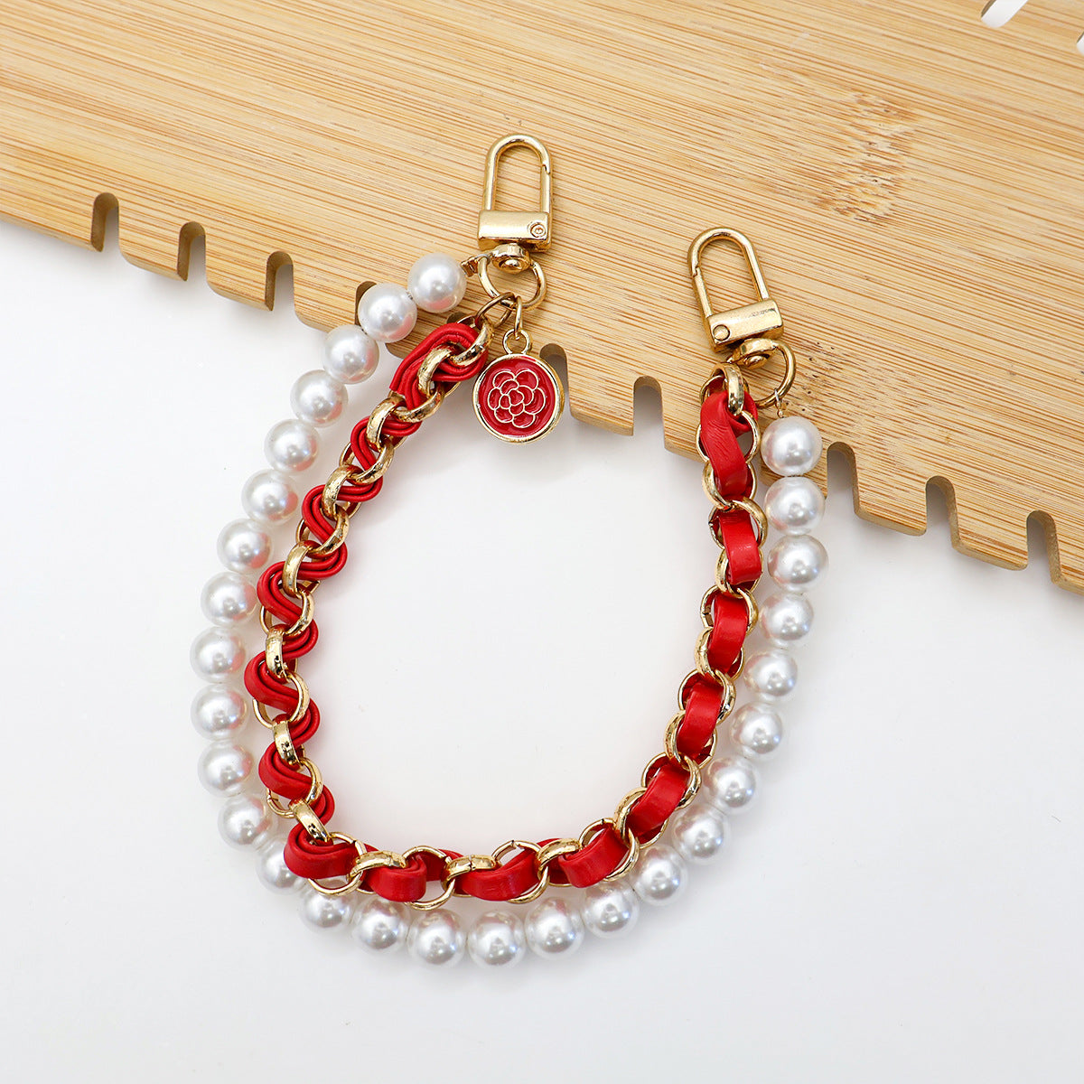 Chic Pearl-Chain Eyewear Holder Acalora