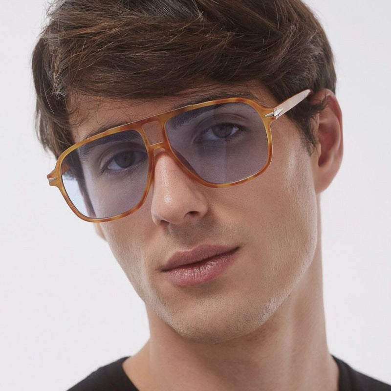 Ladies fashionable, square sunglasses with stylish frame Bowlift