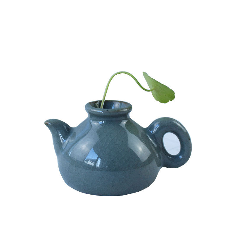 Elegant ceramic vase with artistic design Acalora