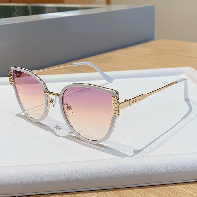 Women's Cat-Eye Sunglasses with Elegant Accentuated Lenses Bowlift