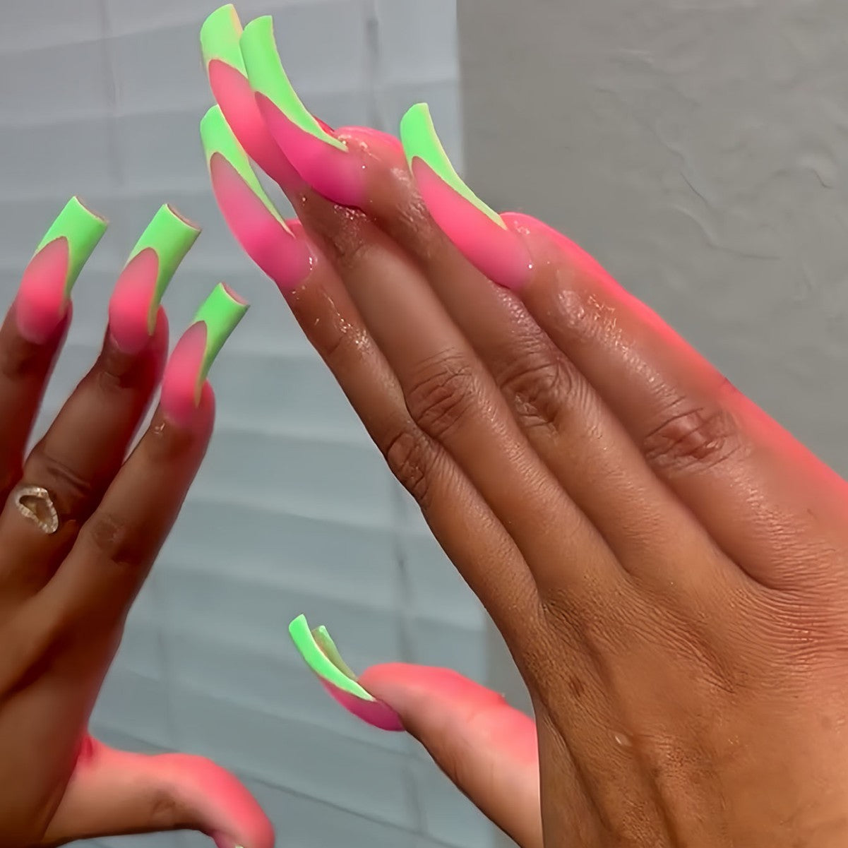 Stylish Long Press-On Nails with Artistic Ombre Design Acalora