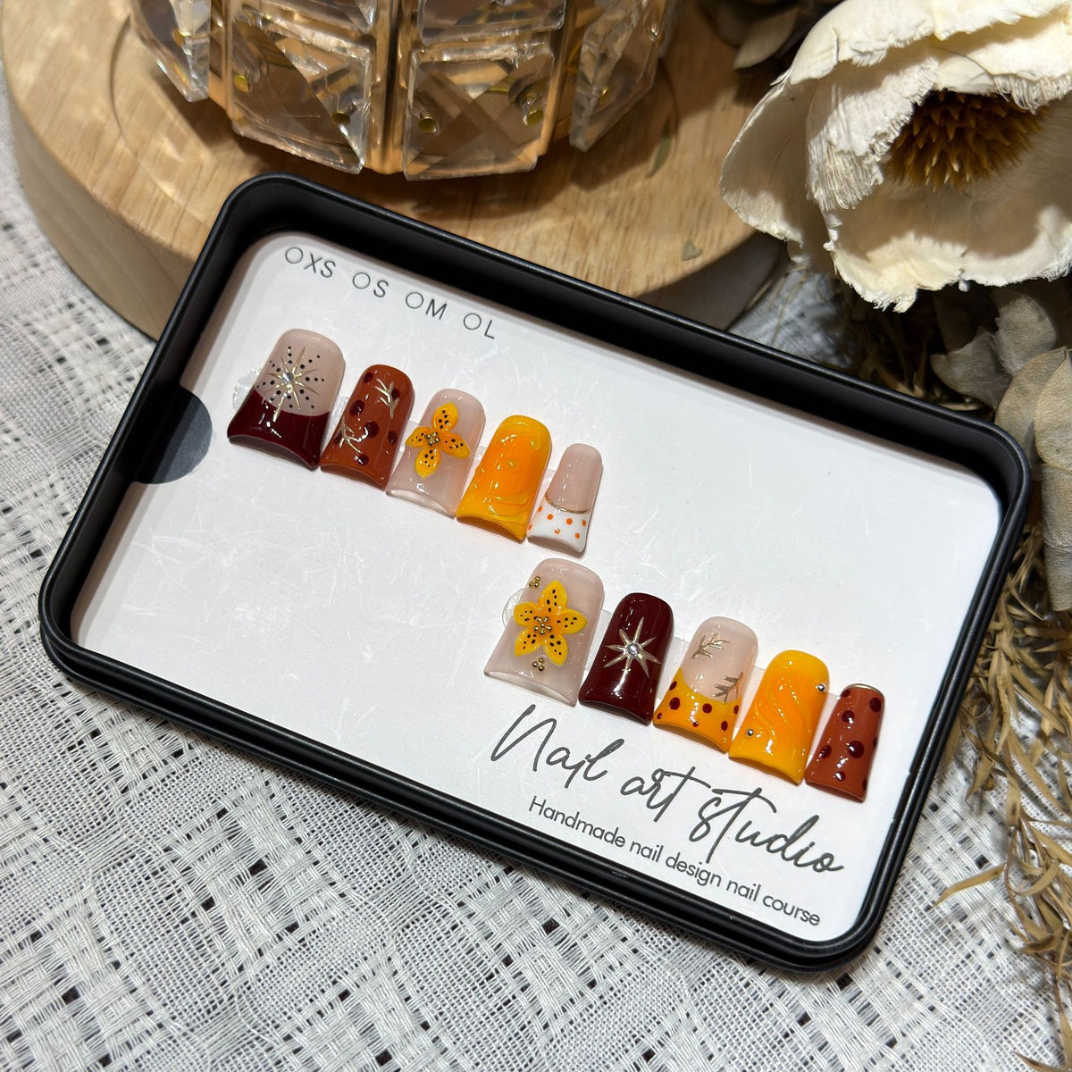 Handmade Floral Press-On Nail Set Acalora