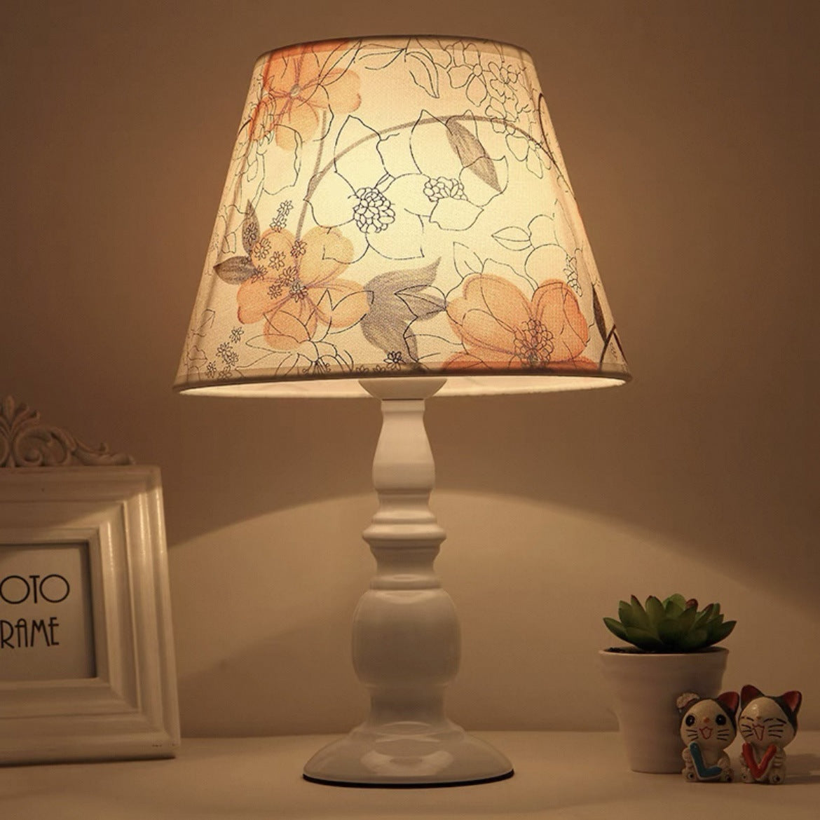 Decorative Floral Shade Table Lamp