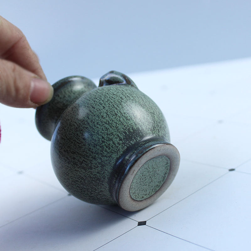 Elegant ceramic vase with artistic design Acalora