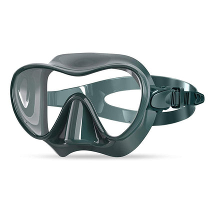 Diving mask with flexible silicone edge and clear field of vision Bowlift