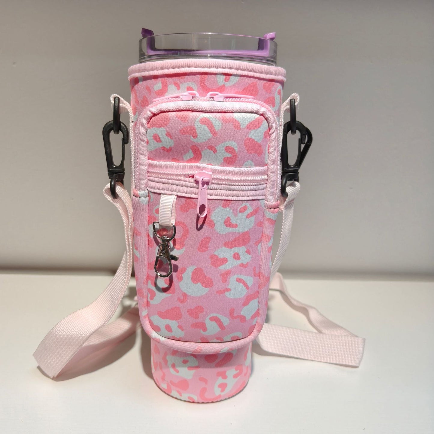 Ladies trendy and sparkling drinking bottle with shoulder bag Bowlift