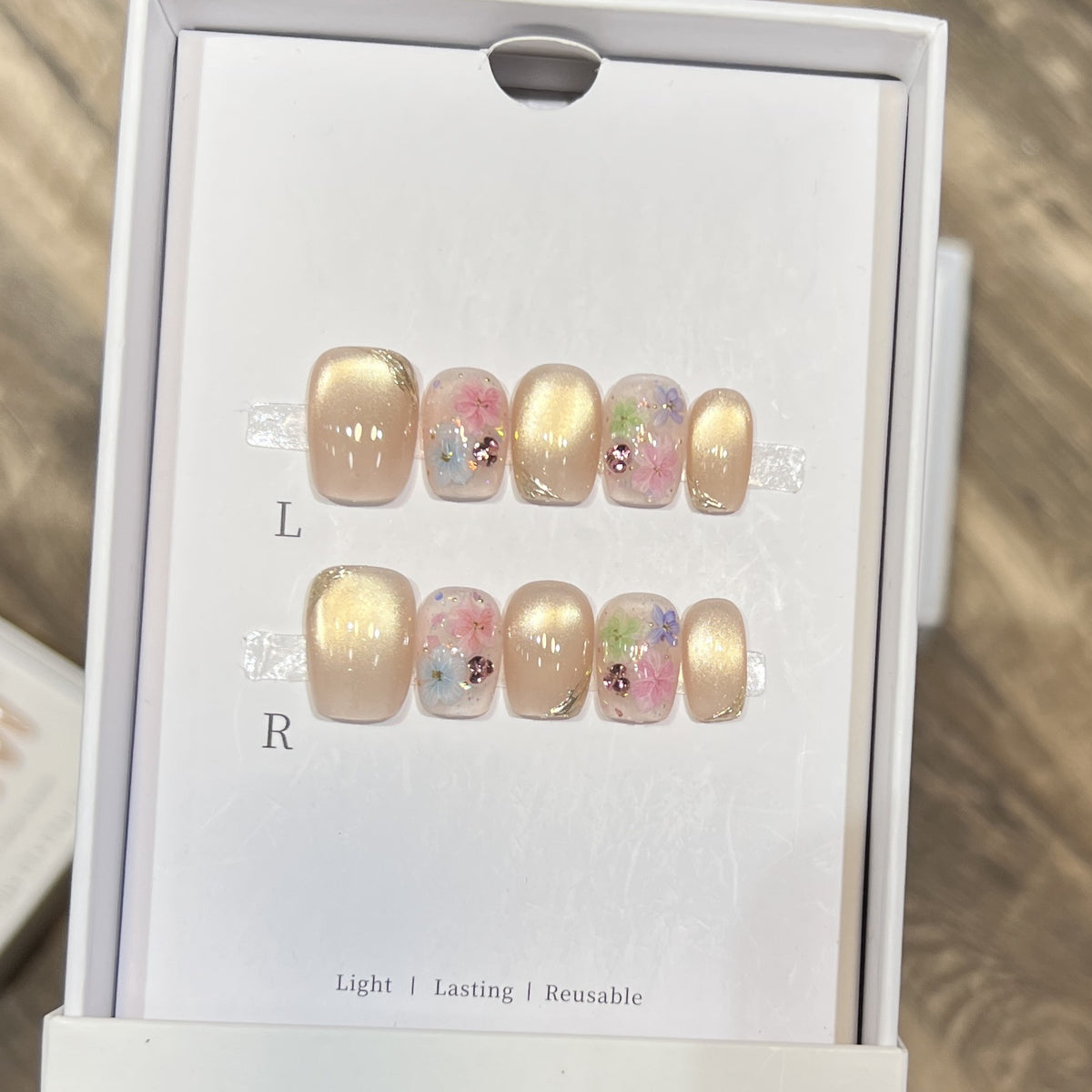 Artistic Floral-Design Press-On Nail Set Acalora