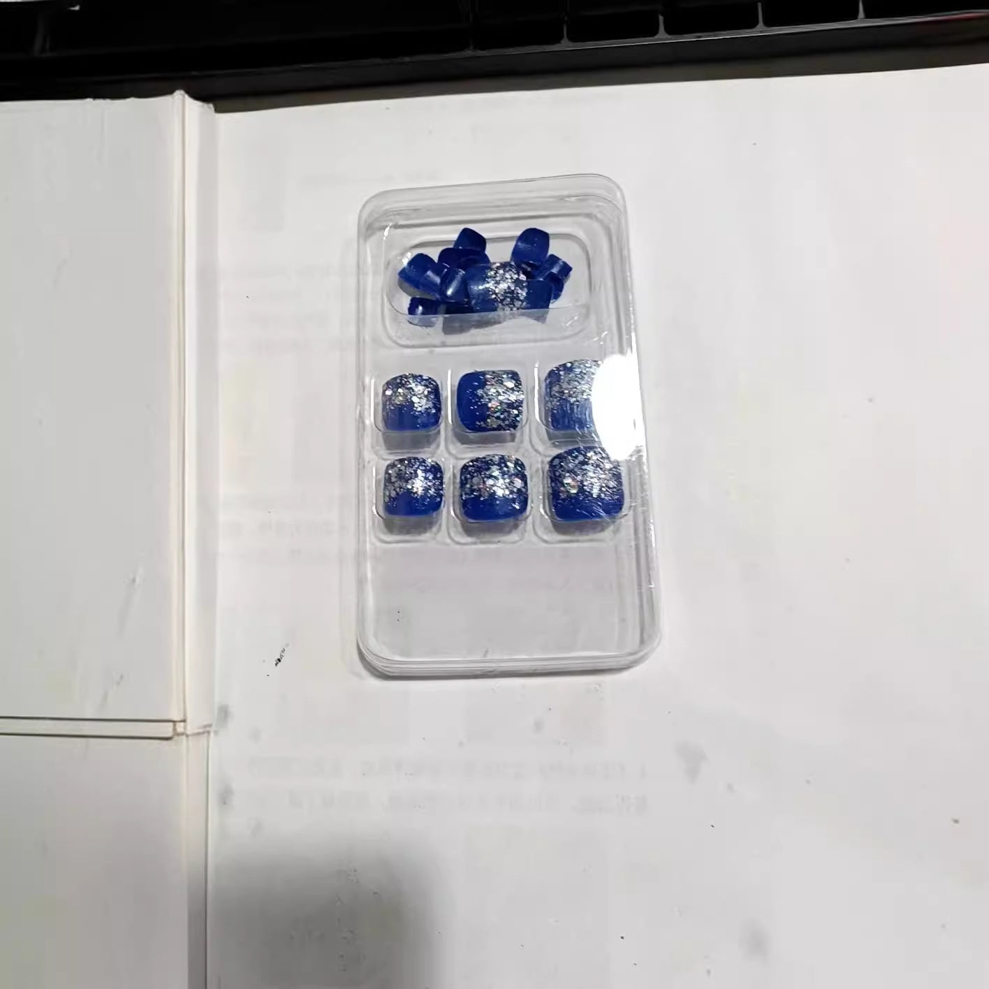 Glitter Accent Press-On Nail Set Acalora