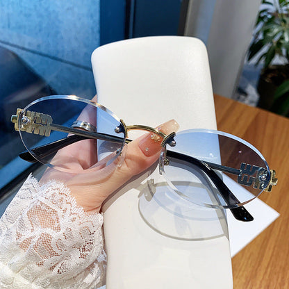 Women's fashionable sunglasses in an elegant oval design Karnz