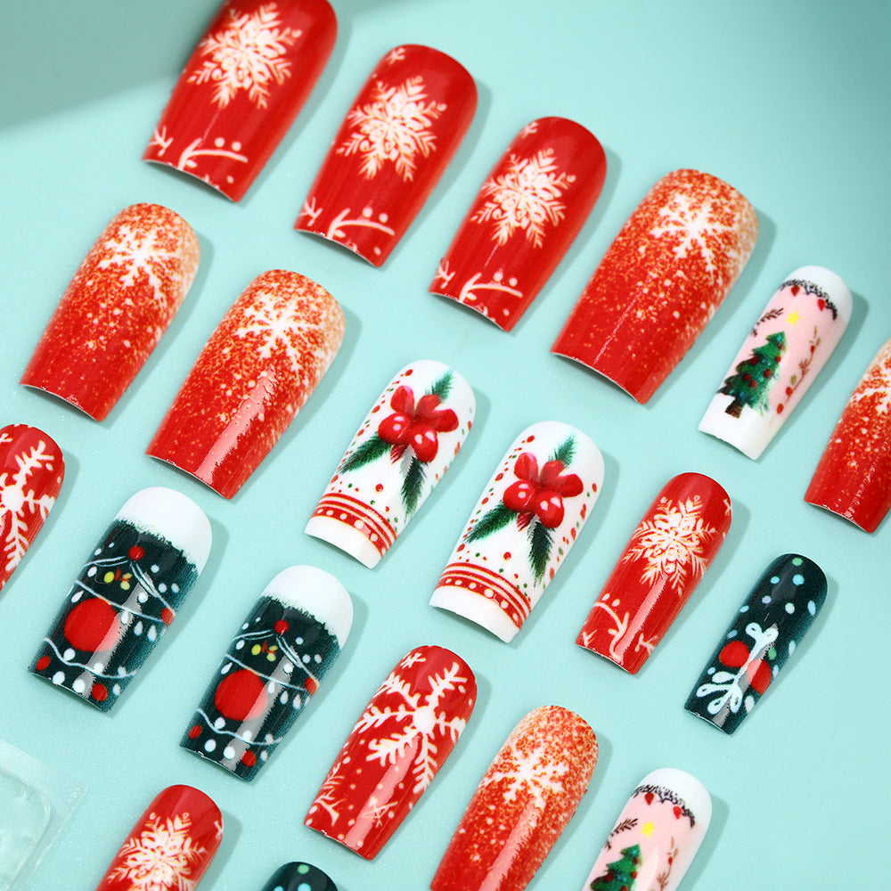 Festive artificial nails in Christmas design Acalora