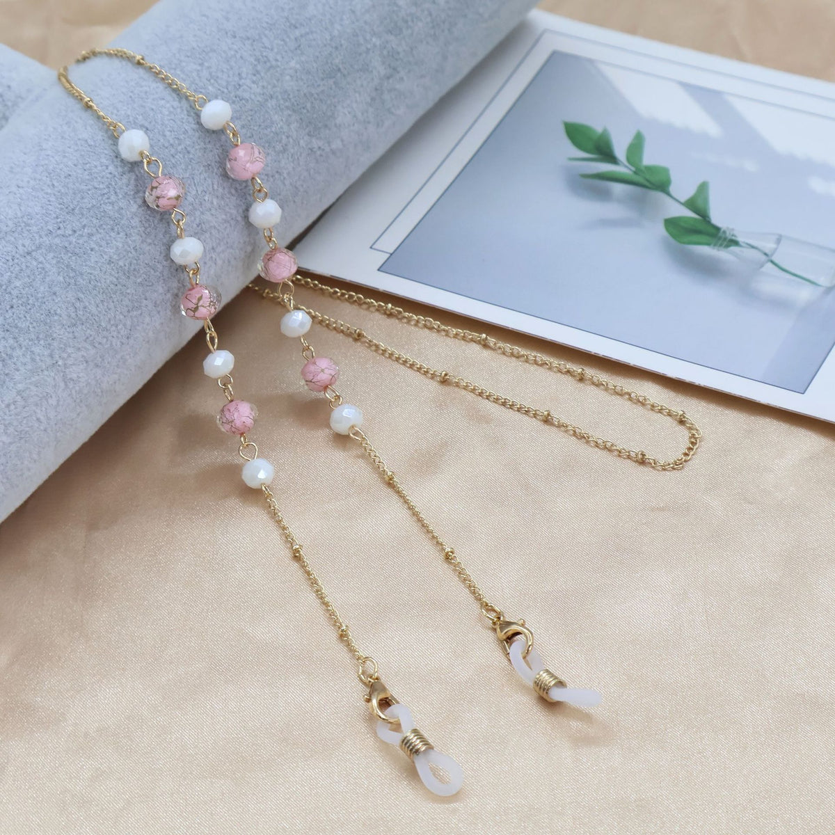 Fashionable Eyewear Chain Acalora