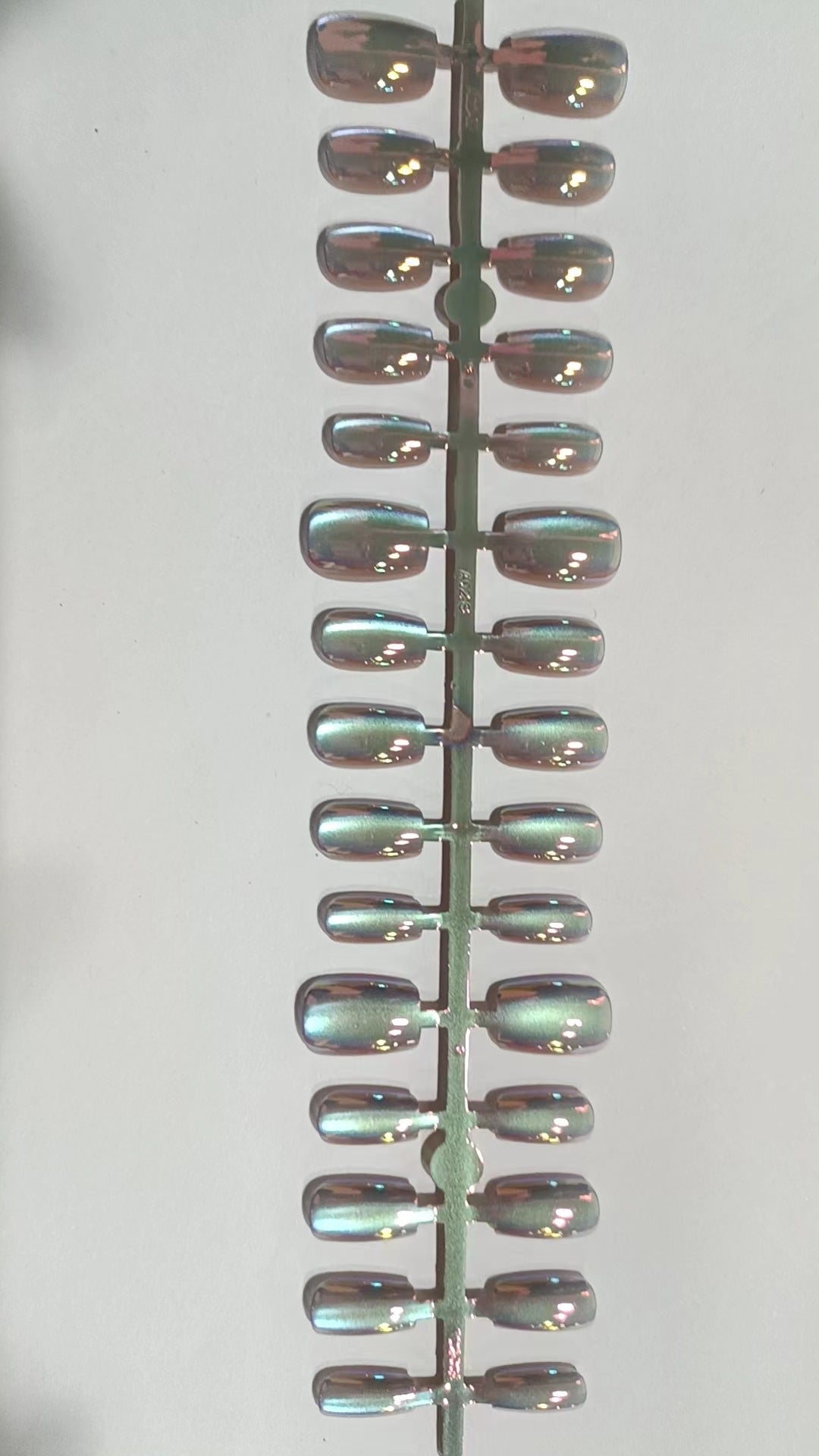 Iridescent Press-On Nail Art Set Acalora