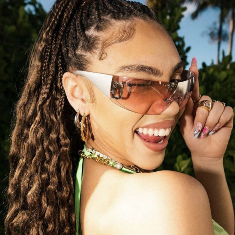 Women's sporty sunglasses in futuristic shield design Bowlift