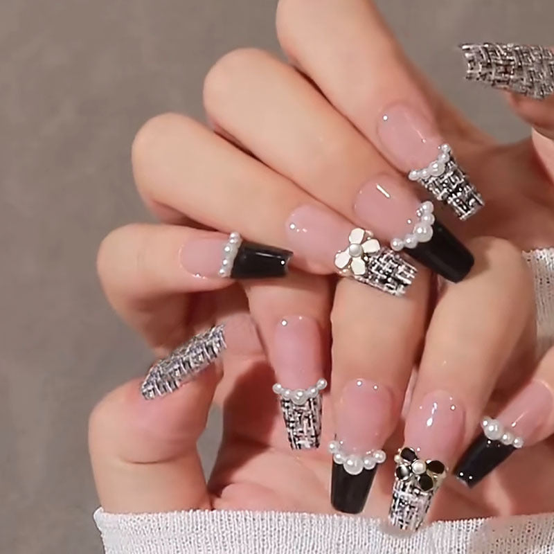 Artificial nail set with elegant pearl and flower motif Acalora