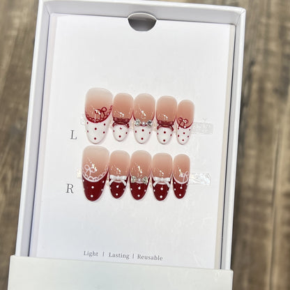 Elegant Reusable Press-On Nails with Artistic Details Acalora