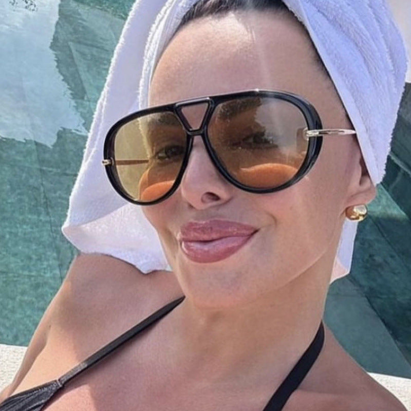 Women Oversized Sunglasses in fashionable Retro Design Bowlift