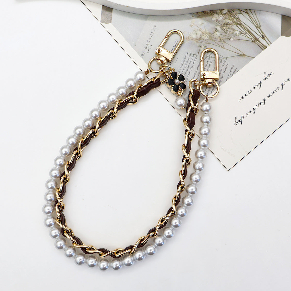 Stylish Pearl-Embellished Eyewear Chain Acalora