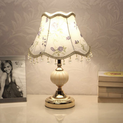 Vintage Floral Shade Table Lamp