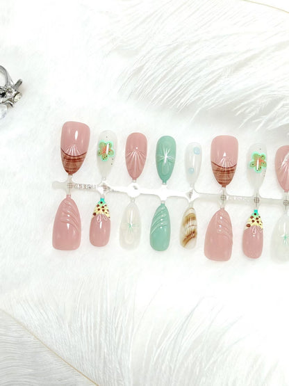 Artificial nail set with exquisite floral designs and shimmering effects Acalora