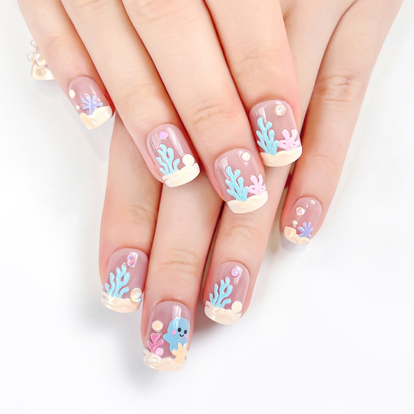Nails in maritime themes with 3D applications Acalora