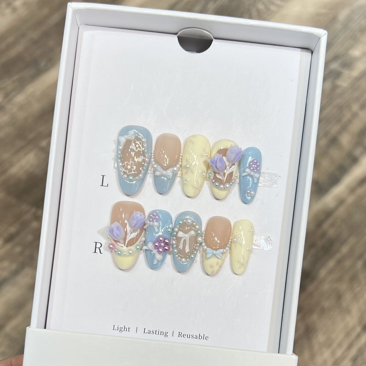 Artistic Floral-Accent Press-On Nails Acalora
