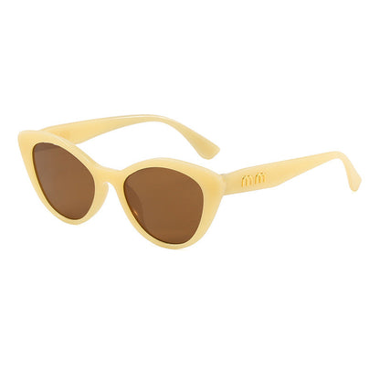 Women's Cat-Eye Sunglasses in Trendy Vintage Style Bowlift