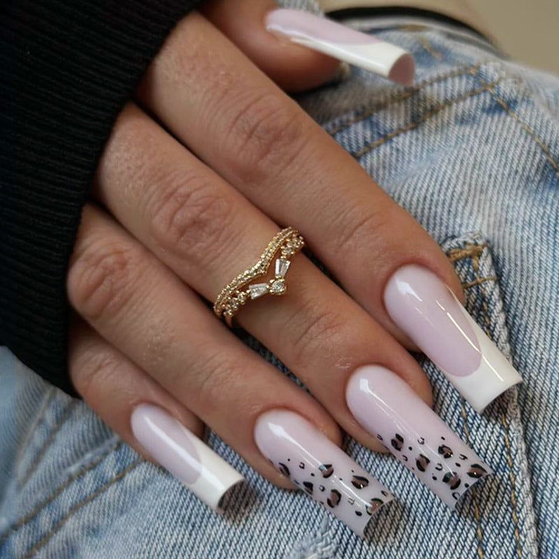 Artistic Press-On Nail Set with Stylish Animal Print Design Acalora