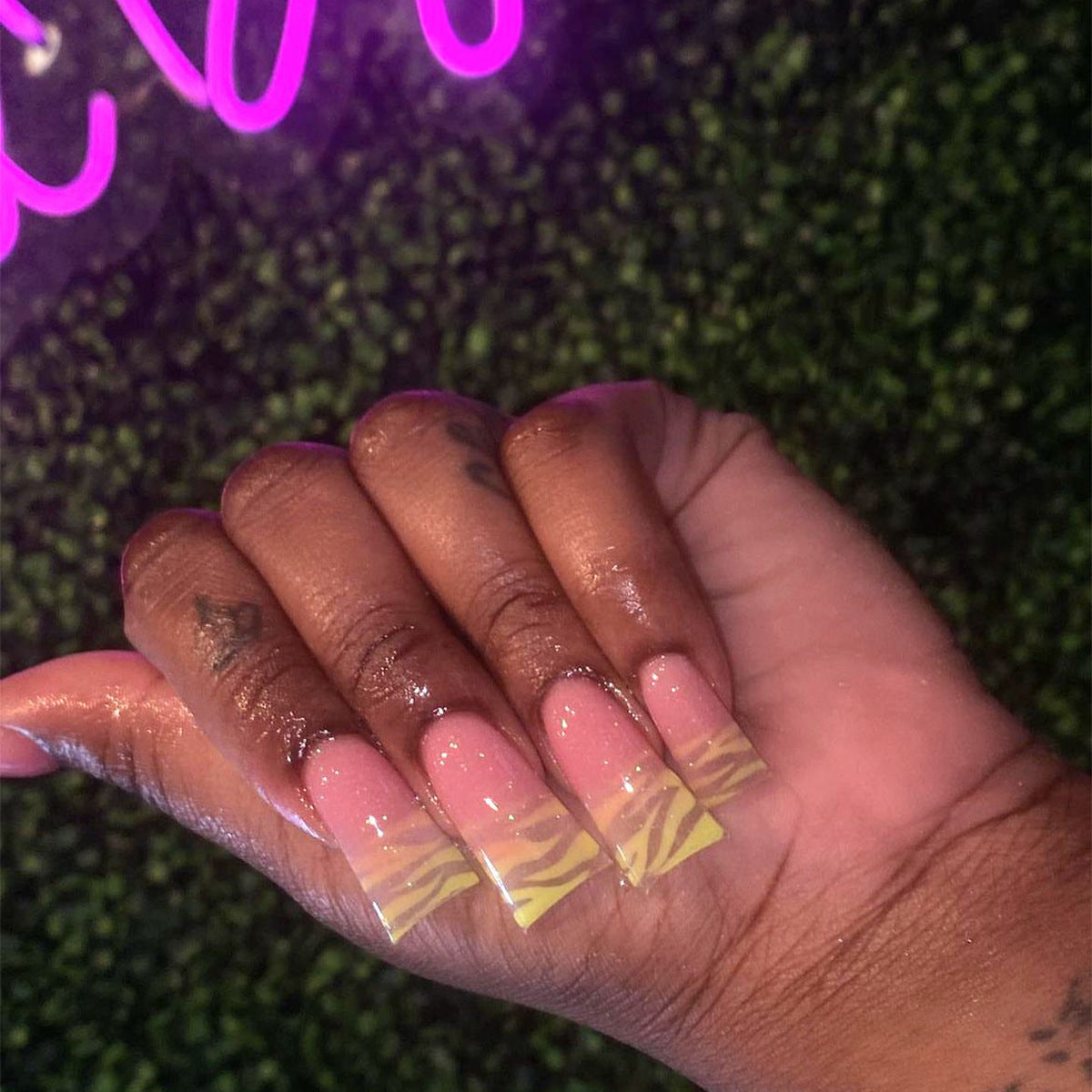 Artistic Ombre Press-On Nail Set Acalora