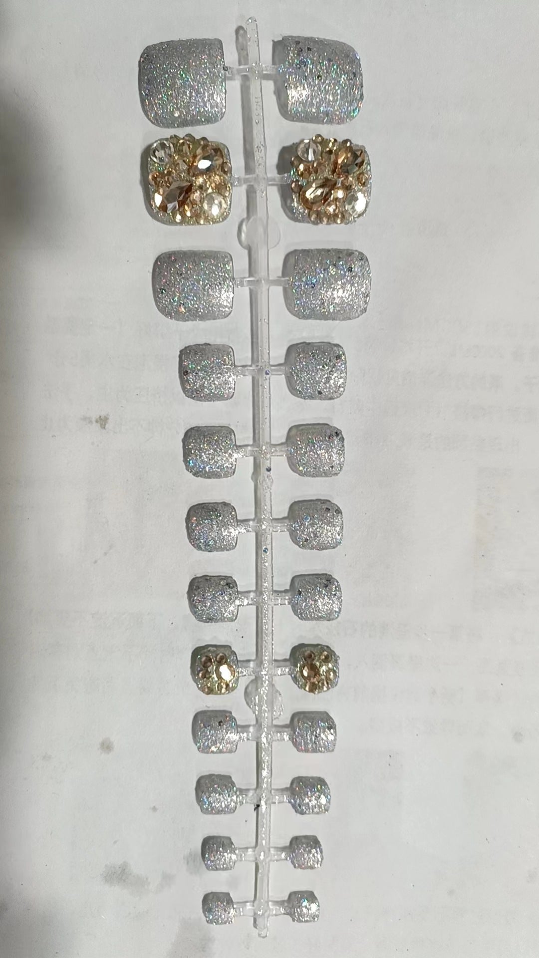 Glamorous Rhinestone-Decorated Press-On Nail Set Acalora