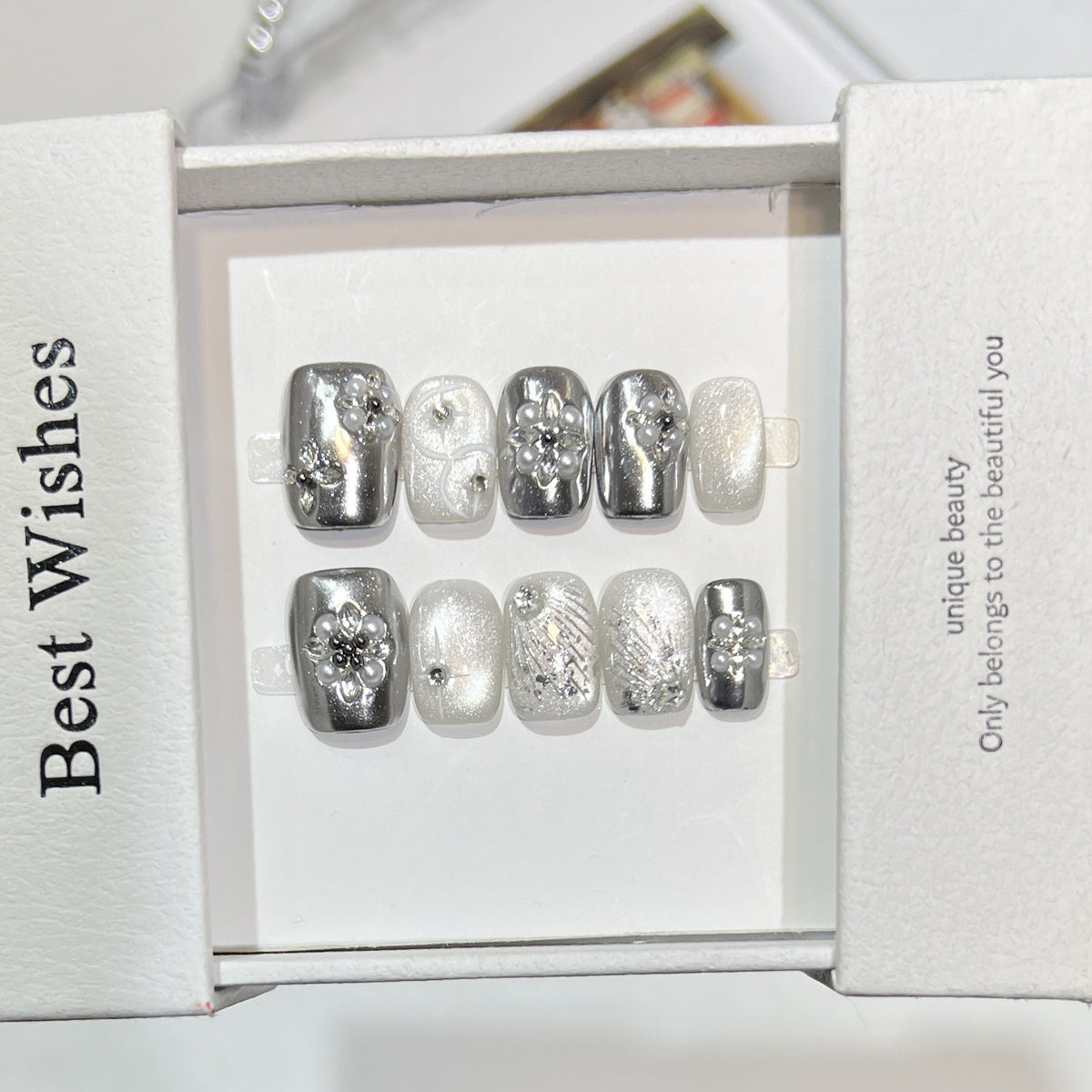 Decorative Silver Press-On Nail Set Acalora