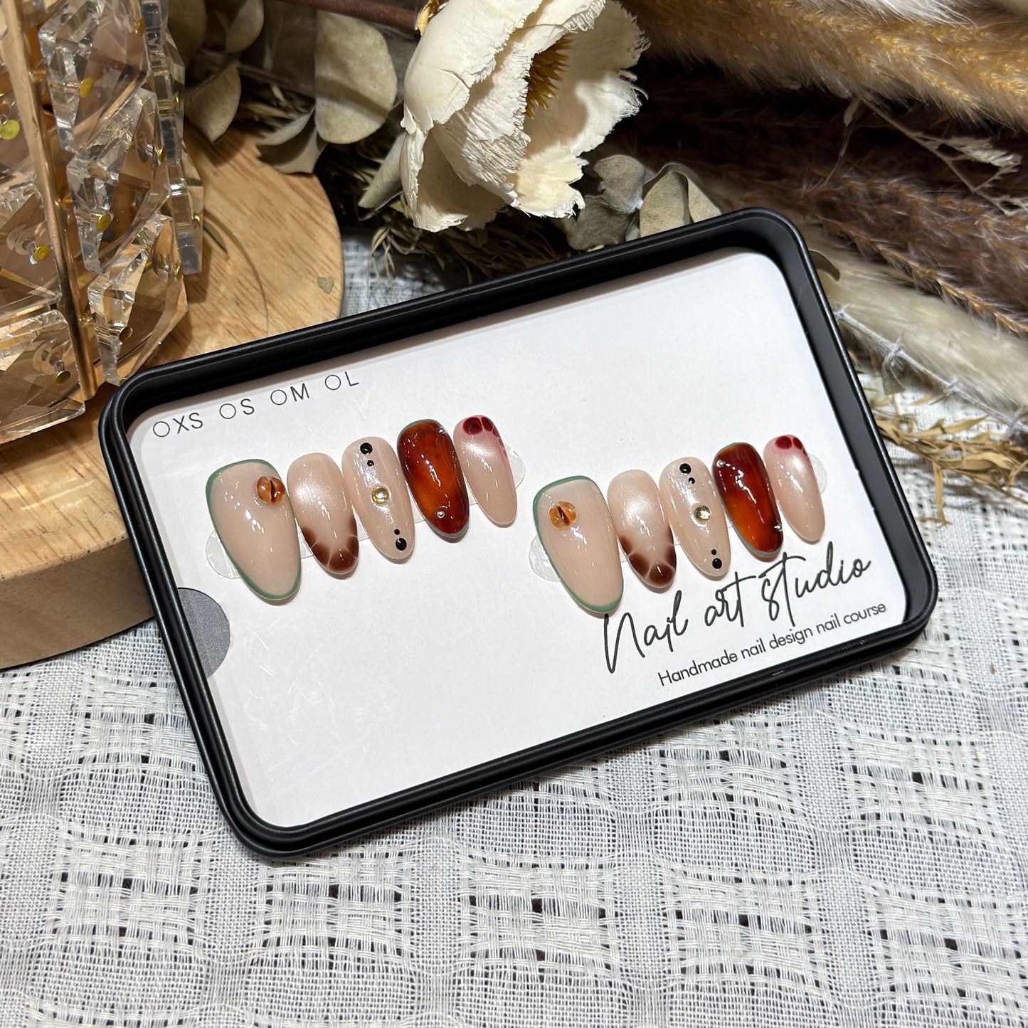 Handmade Press-On Nail Art Set Acalora