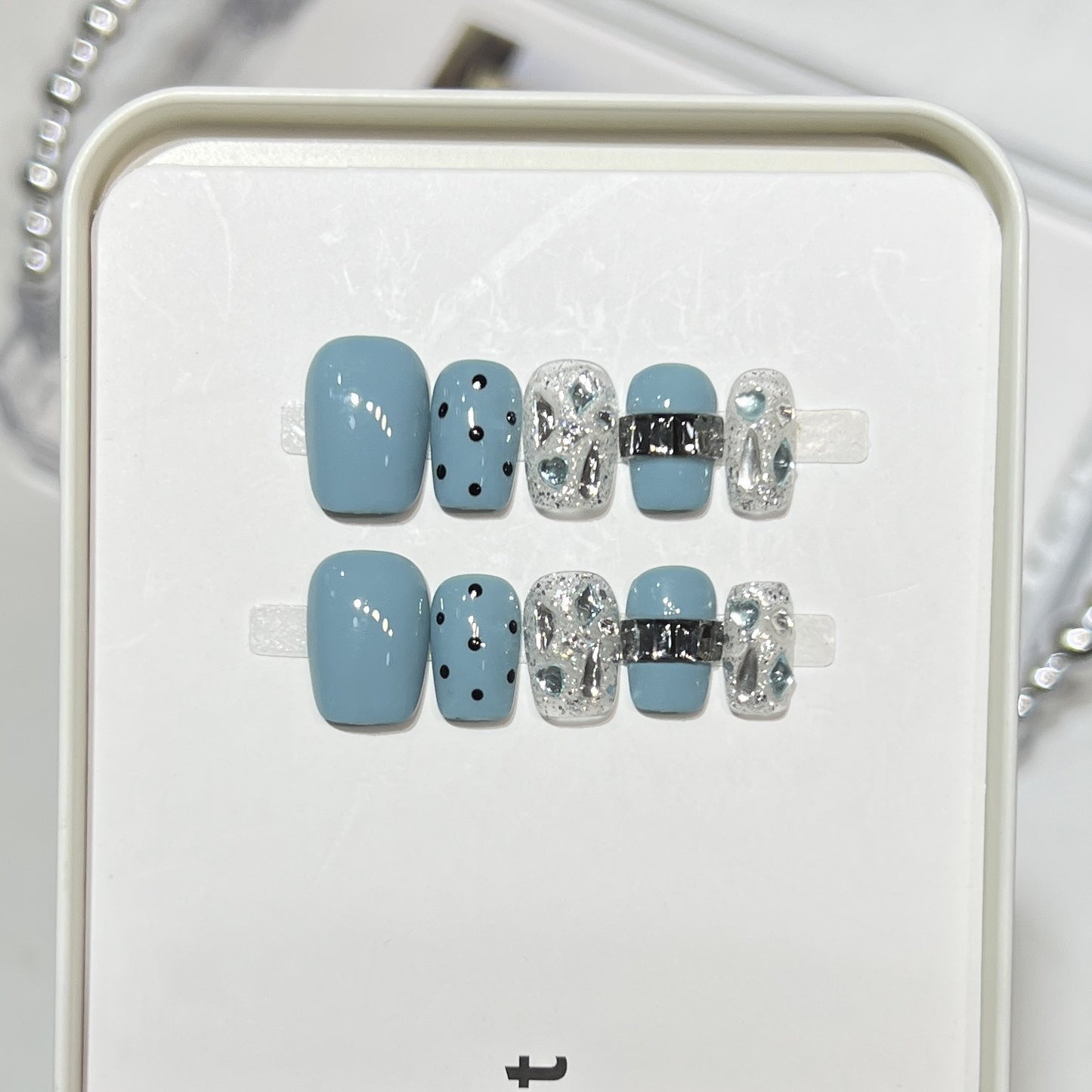 Decorative Press-On Nail Set with Glittery Accents Acalora