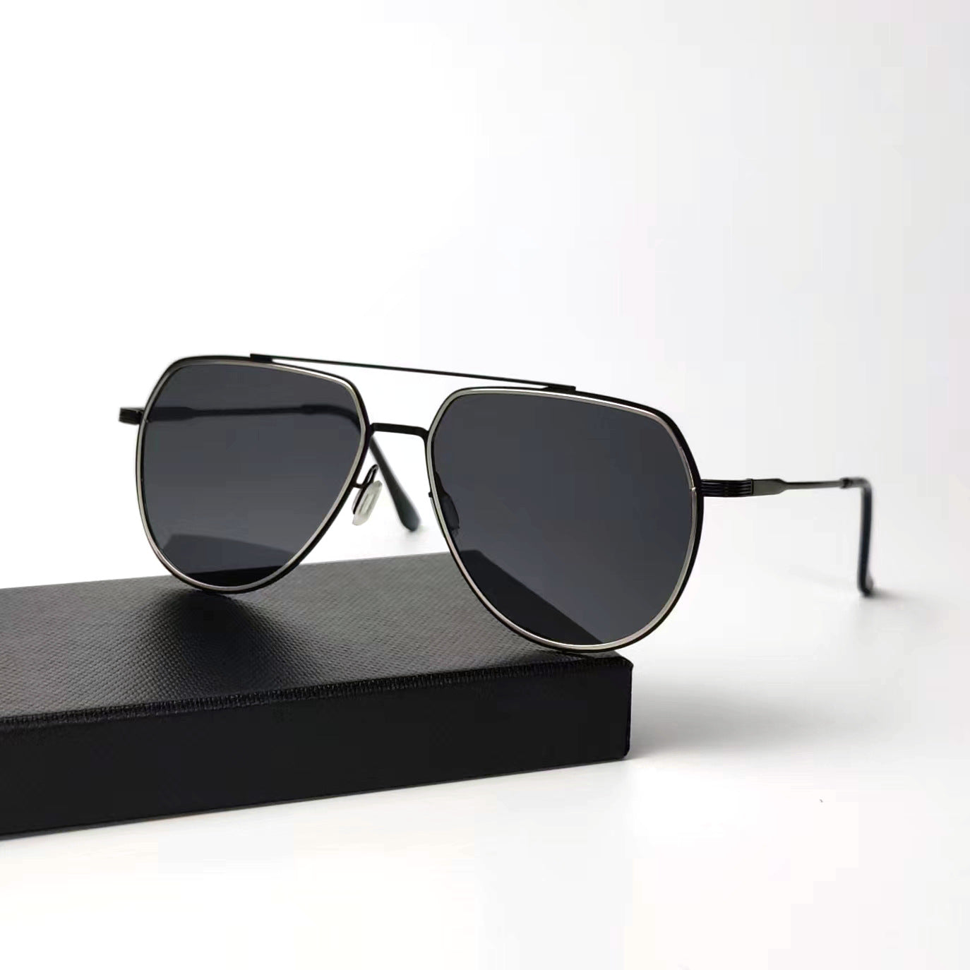 Men's elegant pilot sunglasses with polarizing lenses Bowlift