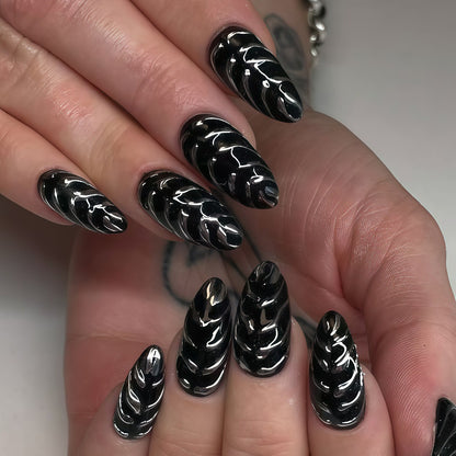 Stylish striped pattern artificial nails Acalora