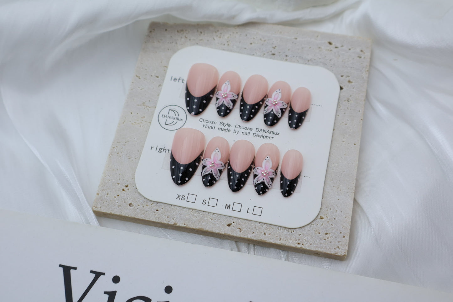 Artistic Press-On Nail Set with Floral Design Acalora