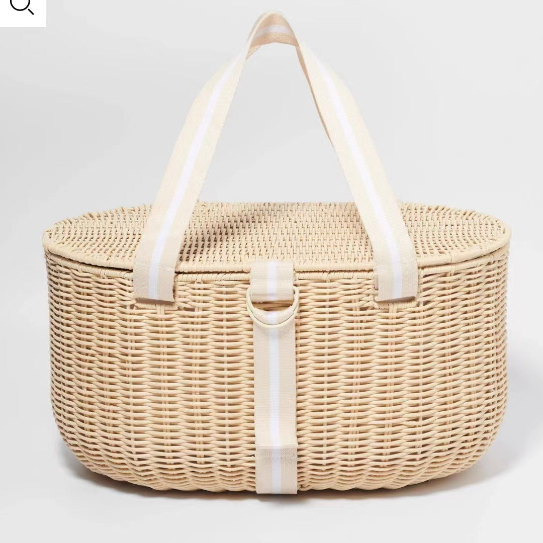 Women's picnic basket with integrated dinnerware set and practical insulation elements Karnz
